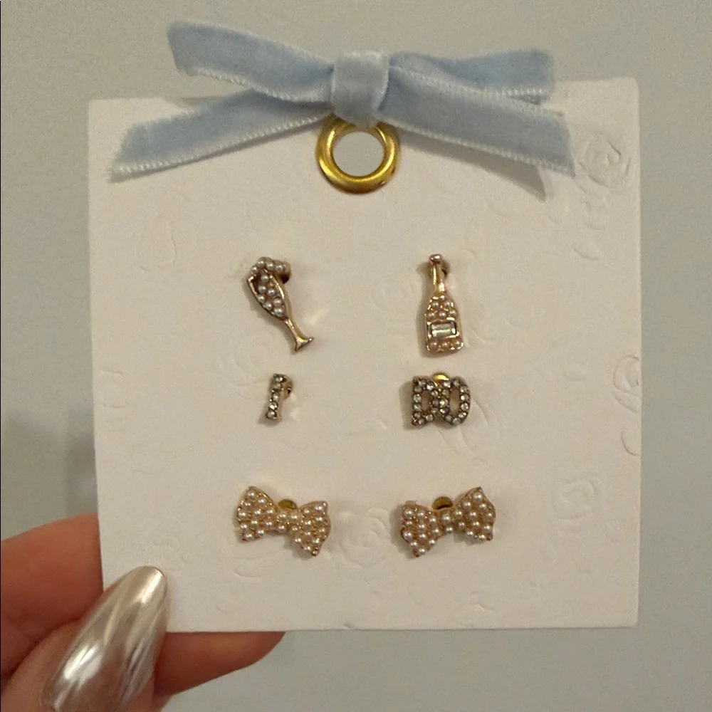 Francesca's Collections Gold and Clear Rhinestone Stud Earring Set - Picture 1 of 1